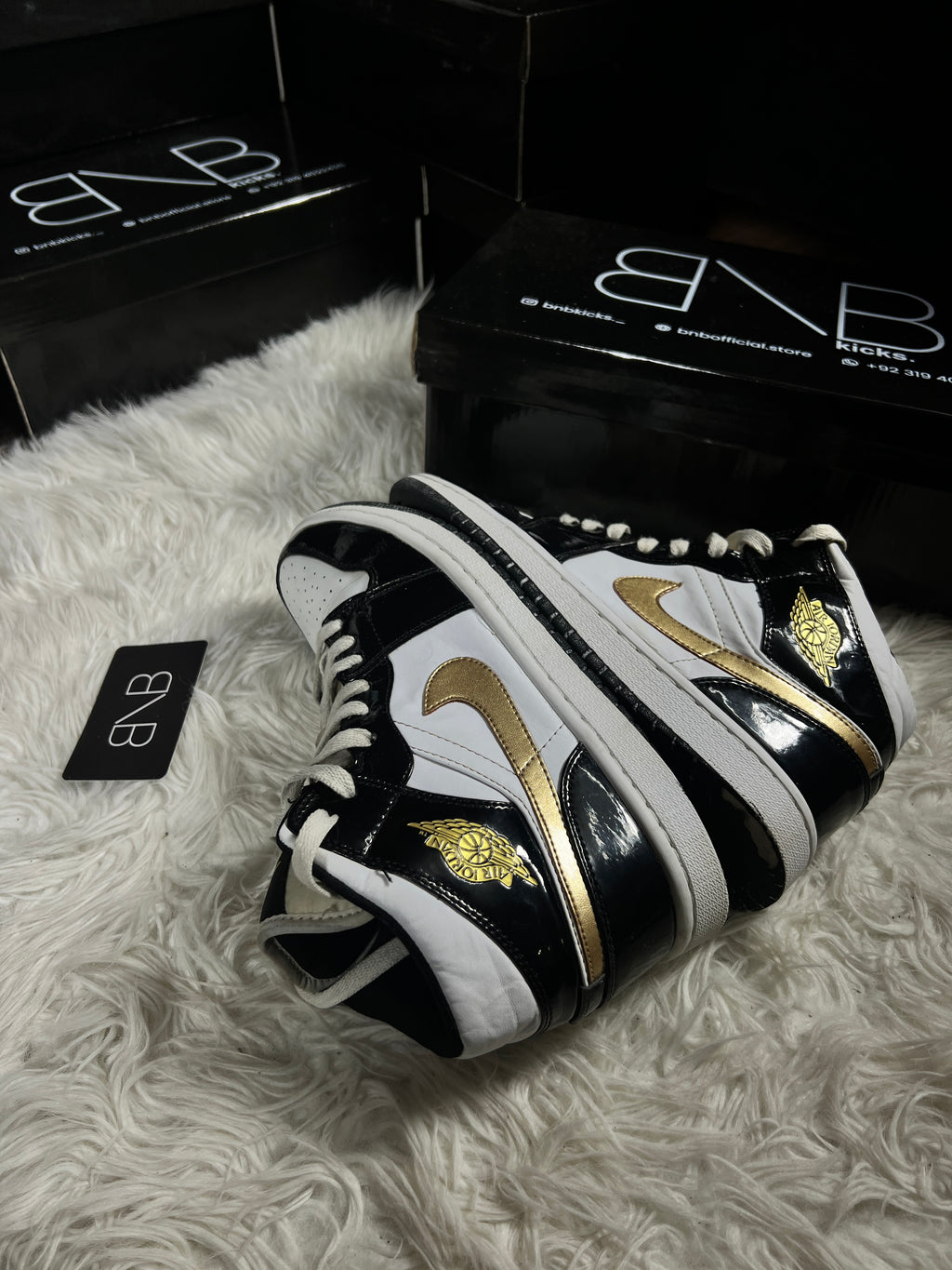 Nike Air Jordan 1 Mid SE Patent "Black Metallic Gold" | Size EUR 42