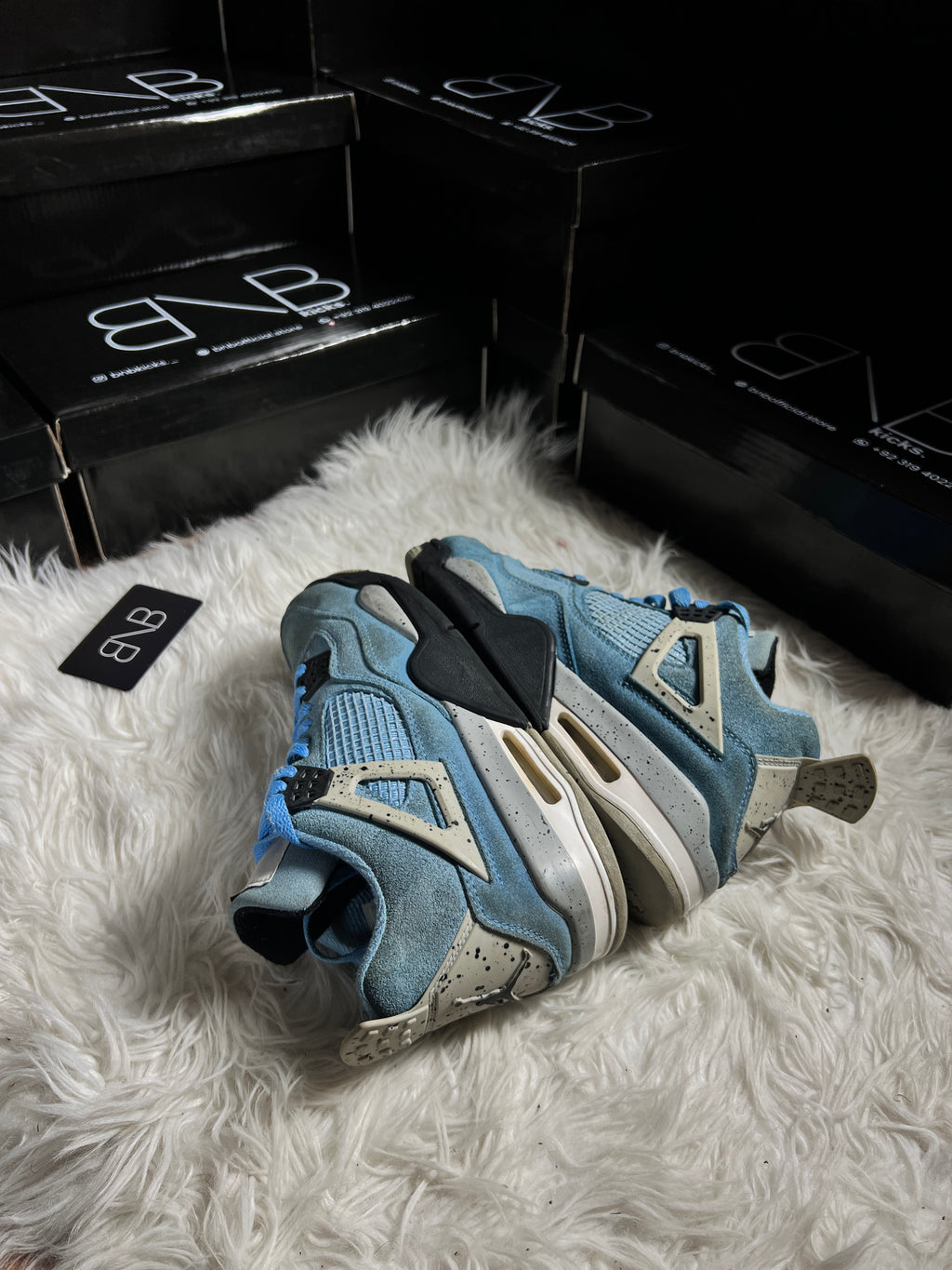 Nike Air Jordan 4 Retro "University Blue" | Size 40