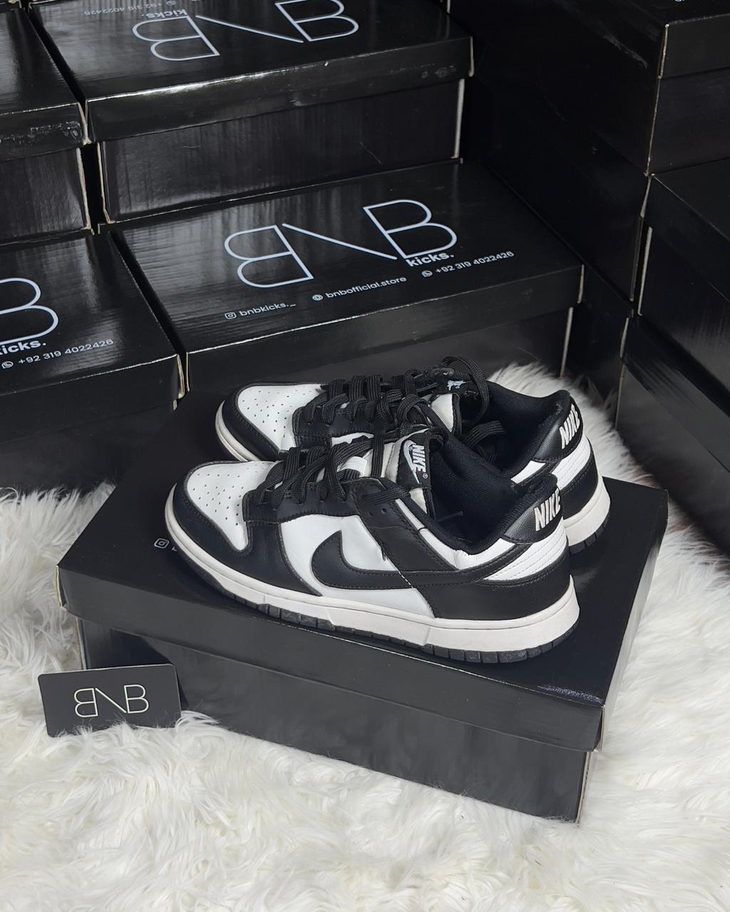 Nike Dunk Low Panda | Size 40